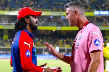 Kevin Pietersen and KL Rahul of Delhi Capitals during an IPL 2025 match. (Sportzpics for IPL)